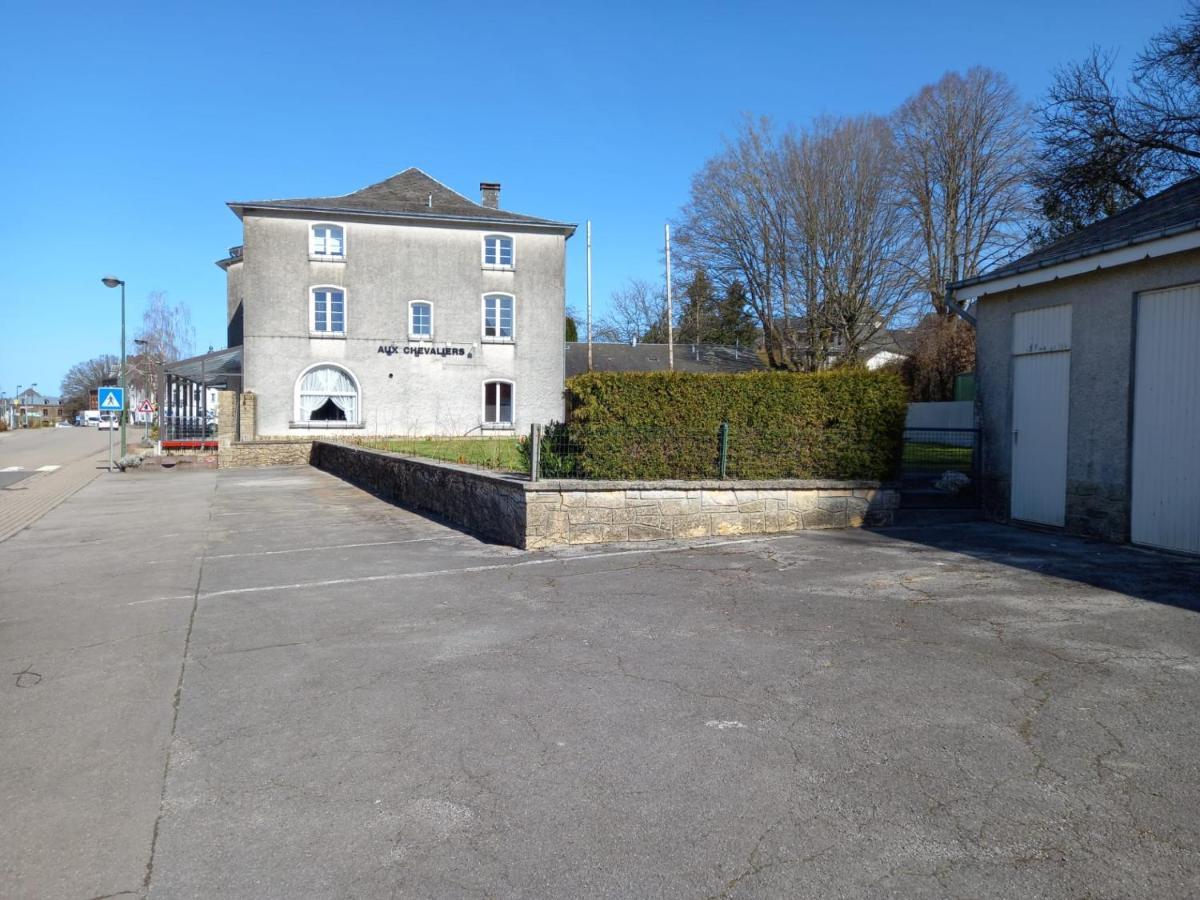 Petite Chatelaine Batiment Les Chevaliers Herbeumont Exterior foto